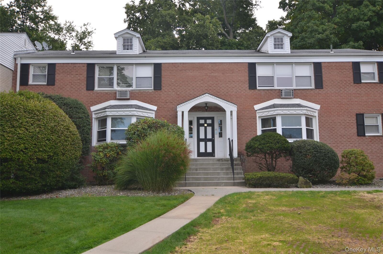 Property Photo:  13 Lenox Court 911  NY 10901 