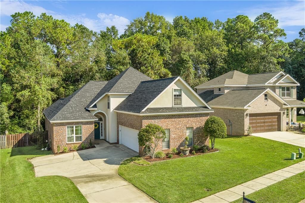 Property Photo: 7200 Bradshaw Court AL 36695
