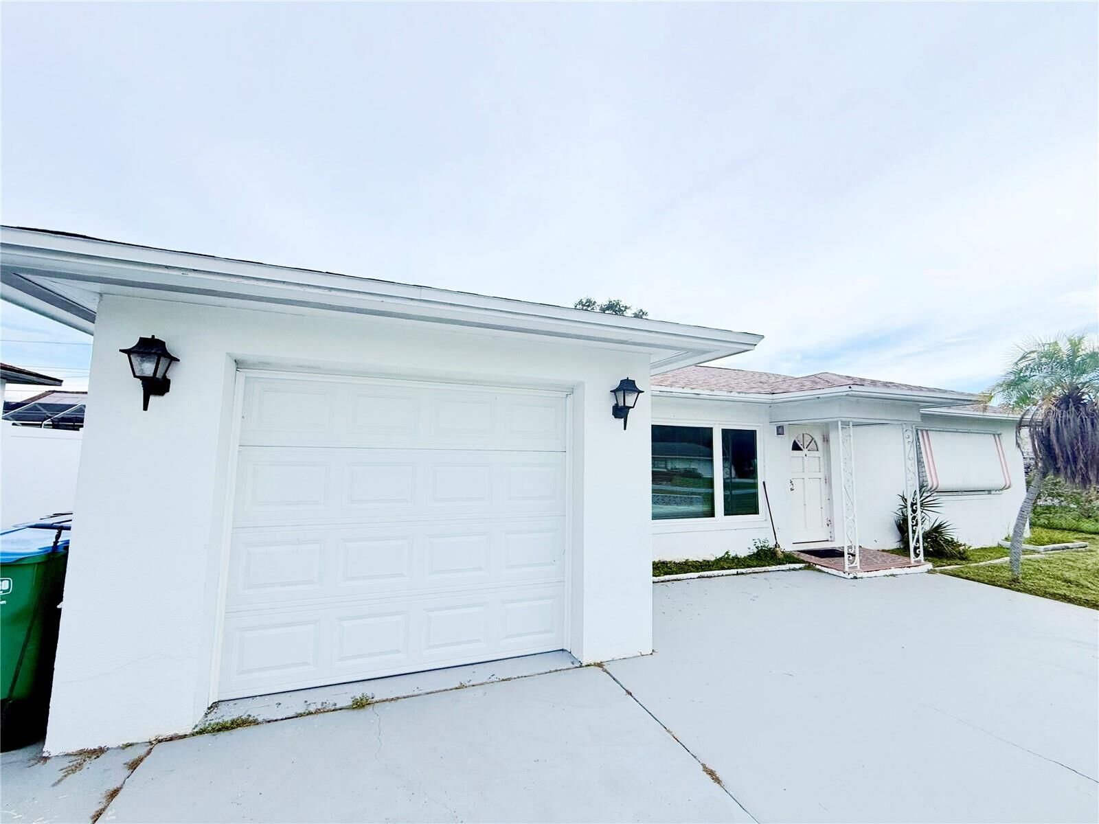 Property Photo: 10613 Lake Vista Drive FL 33772