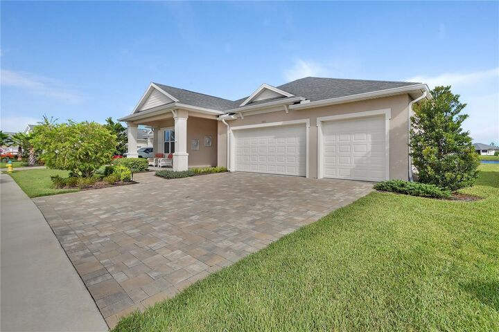Property Photo: 1011 Megano Boulevard FL 32724