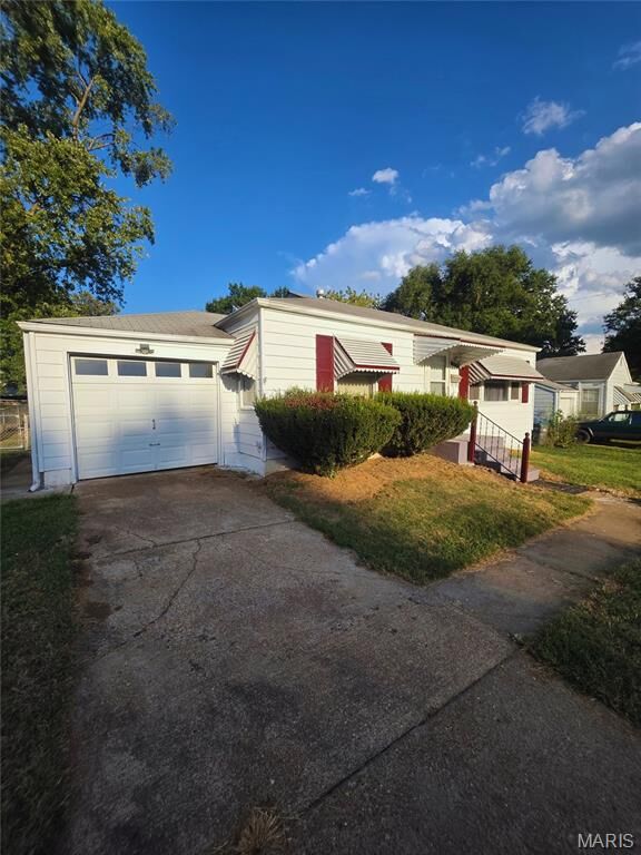 Property Photo: 10140 Cabot Drive MO 63137