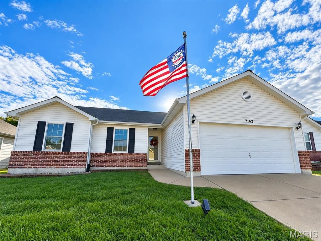 Property Photo:  2162 Warwick Castle  MO 63052 