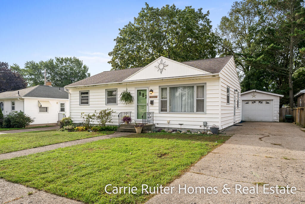 Property Photo: 306 Orchard Avenue MI 49417