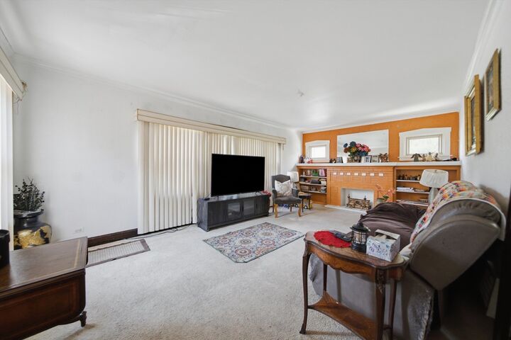 Property Photo: 1225 S 16th Avenue IL 60153