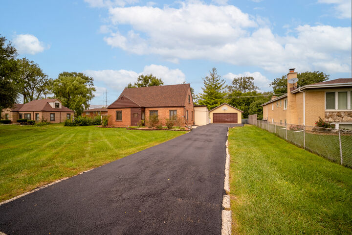 Property Photo:  1700 Pratt Avenue  IL 60018 