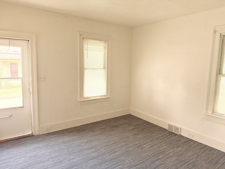 Property Photo: 403 E 9th Street IL 61354