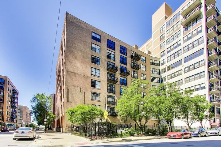 Property Photo: 728 W Jackson Boulevard 724 IL 60661