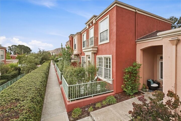 Property Photo:  2864 Victoria Avenue  CA 93401 