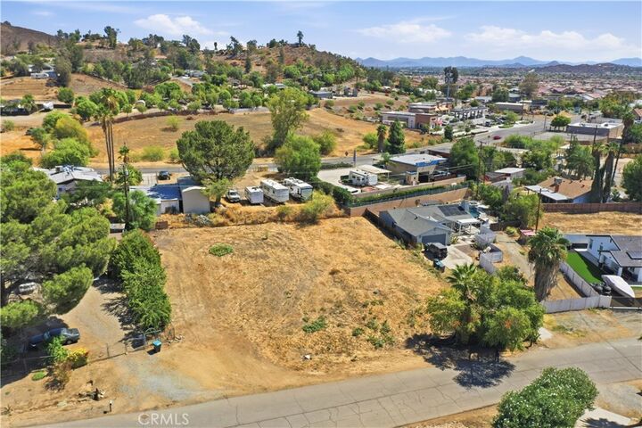 Property Photo:  175 Platino Dr  CA 92586 