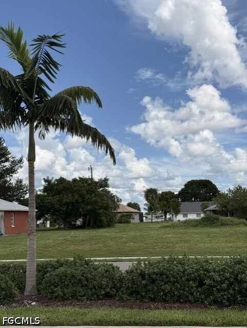 Property Photo:  923 Nicholas Parkway W  FL 33991 