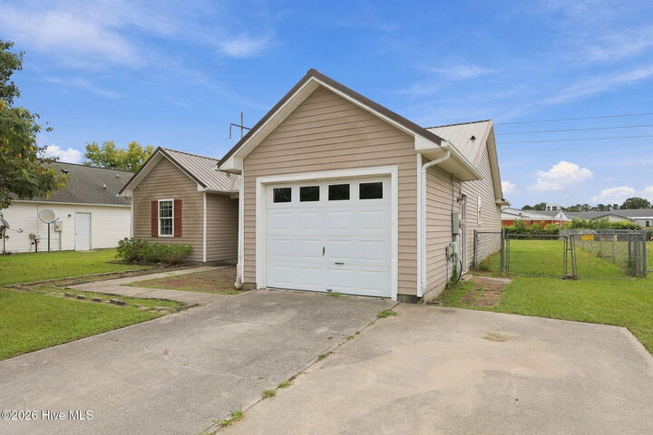 Property Photo: 1305 Navarro Loop NC 28540