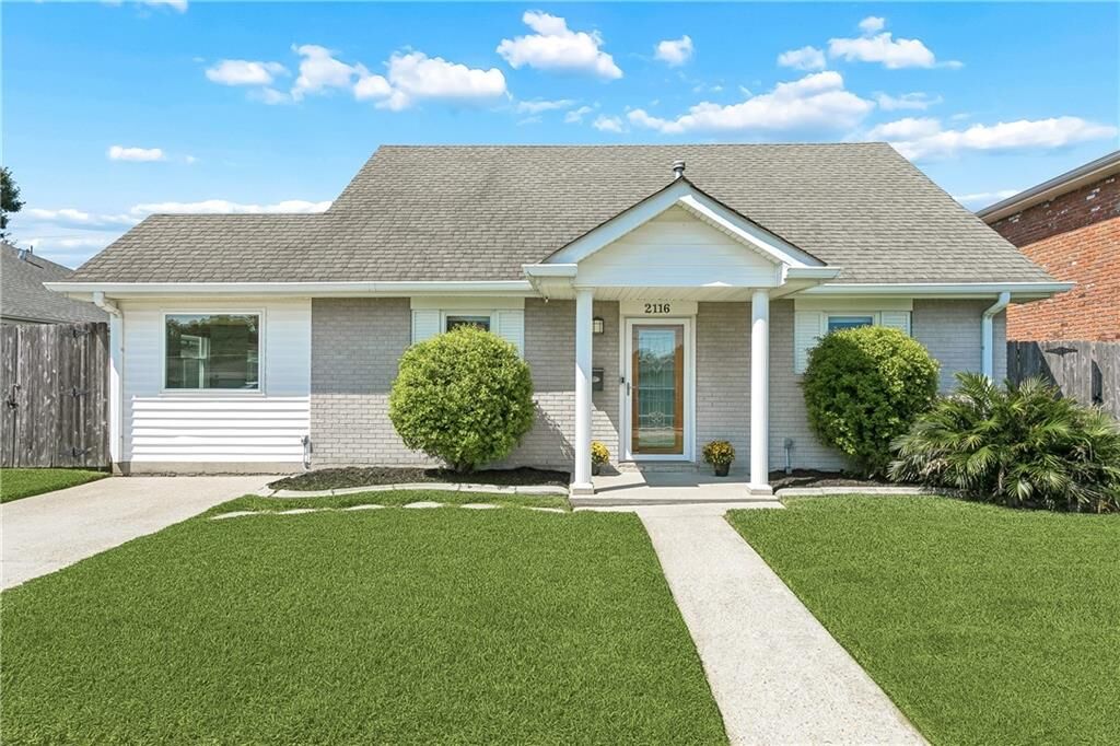 Property Photo:  2116 Belmont Place  LA 70001 