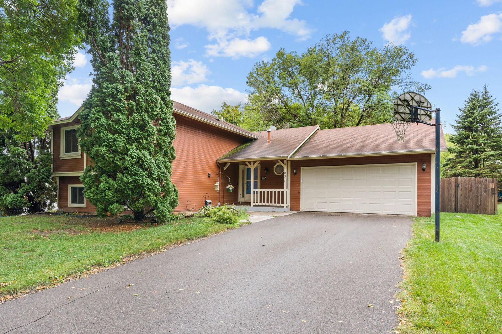 Property Photo:  9163 Ranchview Lane N  MN 55369 