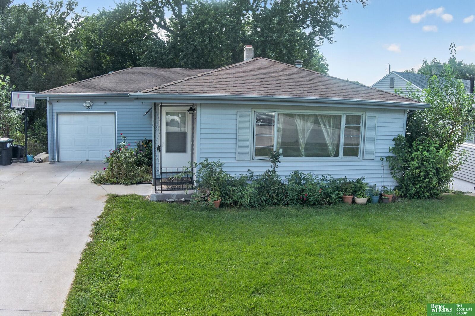 Property Photo:  7559 Richmond Drive  NE 68134 