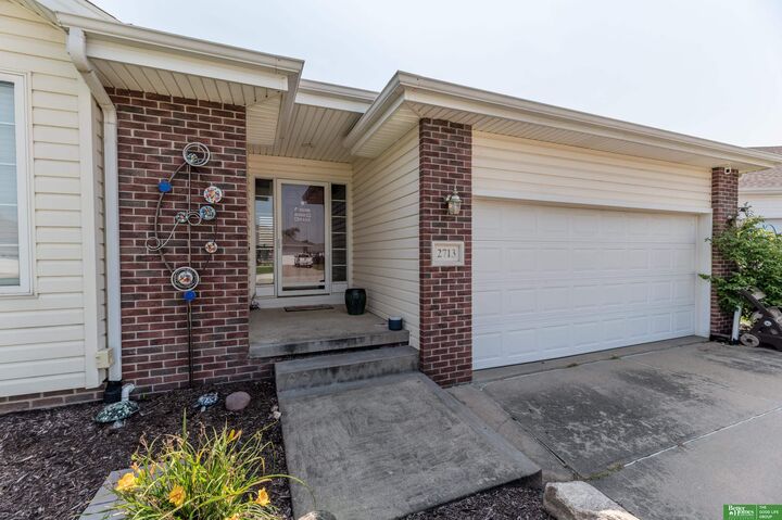 Property Photo: 2713 Lakeview Circle NE 68048