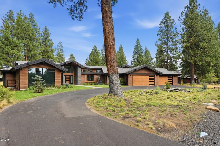 Property Photo: 61410 Tam McArthur Loop OR 97702