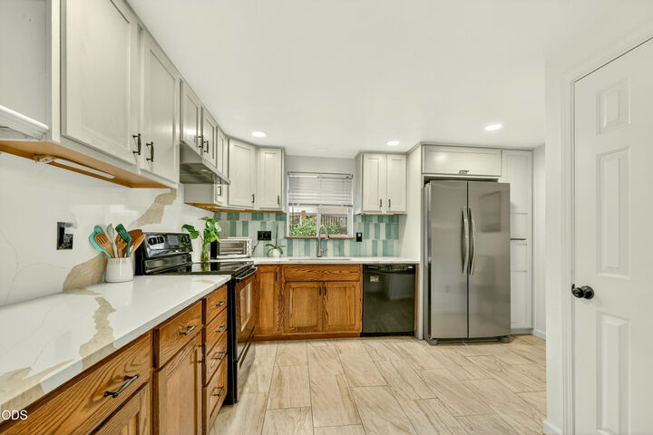 Property Photo:  1117 W 9th Street  OR 97501 
