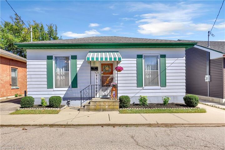 Property Photo:  7 Halls Avenue  ON N3T 3X2 