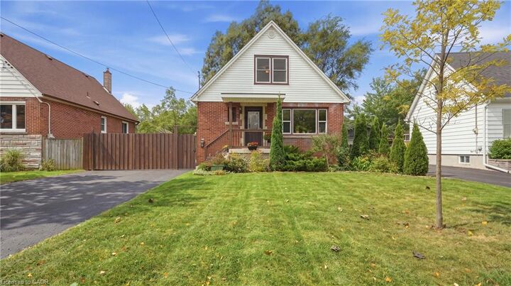Property Photo:  42 Delevan Crescent  ON L9A 4A7 