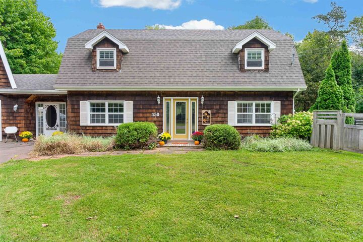 Property Photo:  450 South Drive  PE C1N 3Z4 