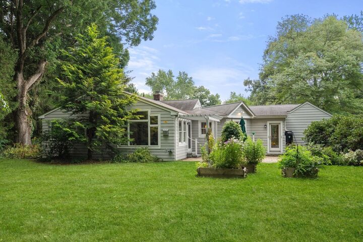 Property Photo:  6 Hayward Road  MA 01778 