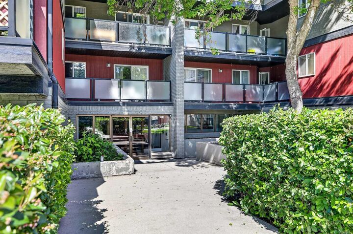Property Photo:  1915 26 Street SW 204  AB T3E 2A2 