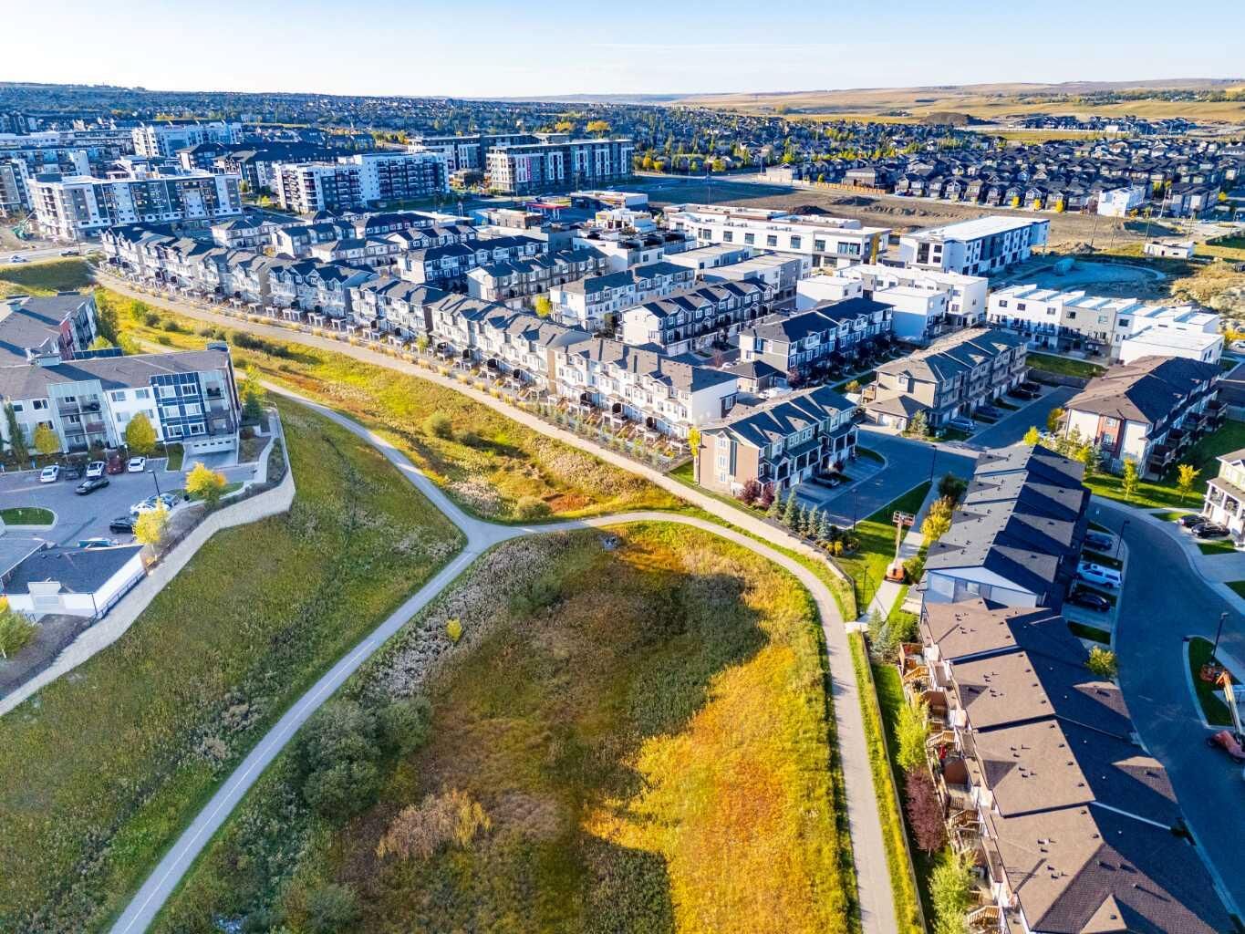Property Photo:  530 Sage Hill Grove NW  AB T3R 0Z8 