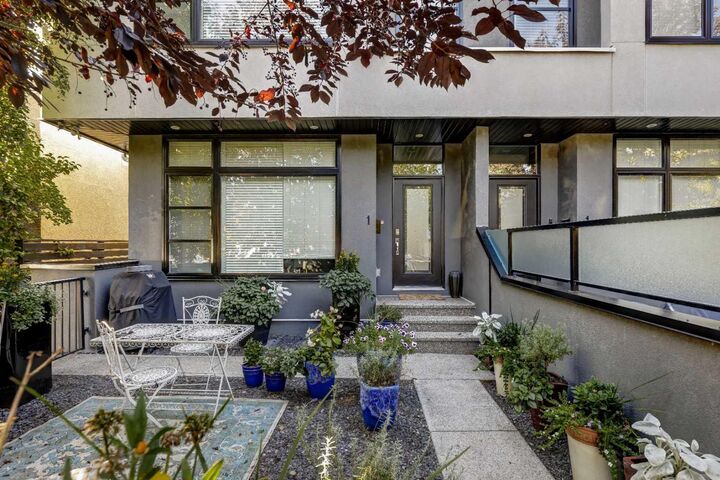 Property Photo:  1521 28 Avenue SW 1  AB T2T 1J3 