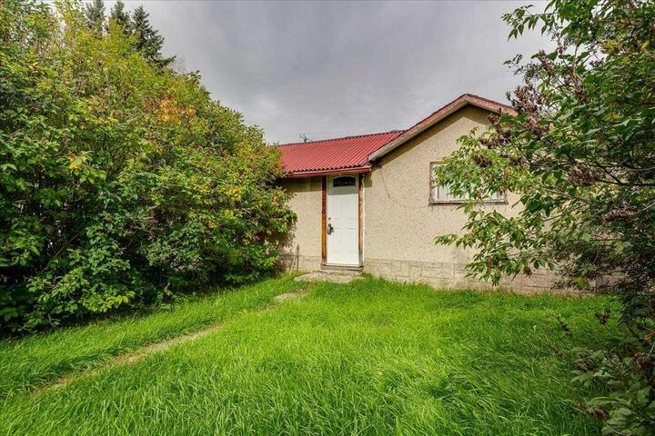 Property Photo:  2214 19 Avenue  AB T0M 0K0 