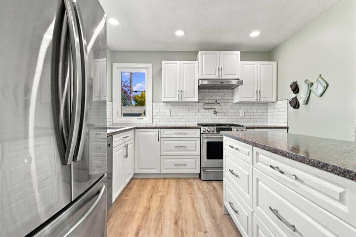 Property Photo:  11107 94 Street  AB T8V 1Y8 