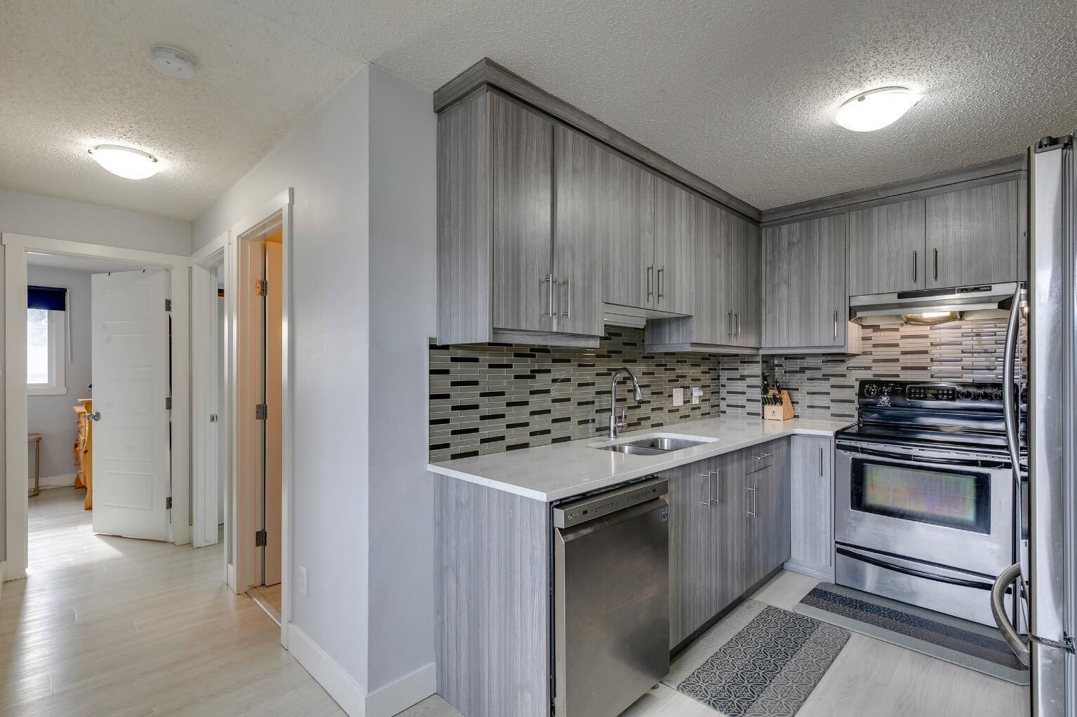 Property Photo:  140 Templehill Drive NE  AB T1Y 4C3 