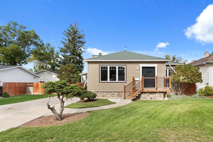 Property Photo:  44 8 Street NE  AB T1A 5R3 