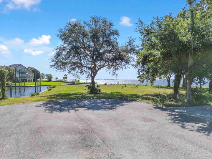 Property Photo:  4574 Sabine Ct  FL 32563 