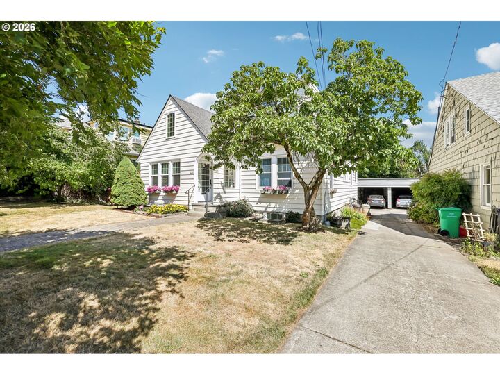 Property Photo: 2747 NW Raleigh St 2 OR 97210