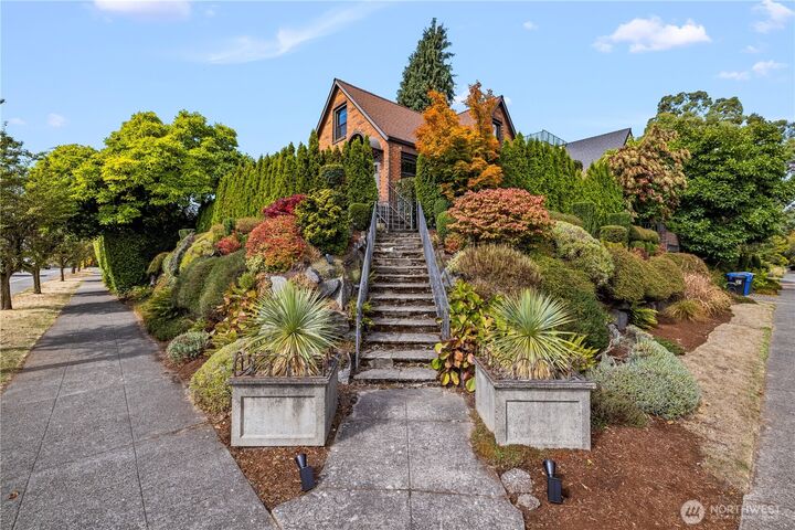 Property Photo:  2355  45th Avenue SW  WA 98116 