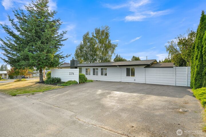Property Photo: 2274 Hawthorne Street WA 98248