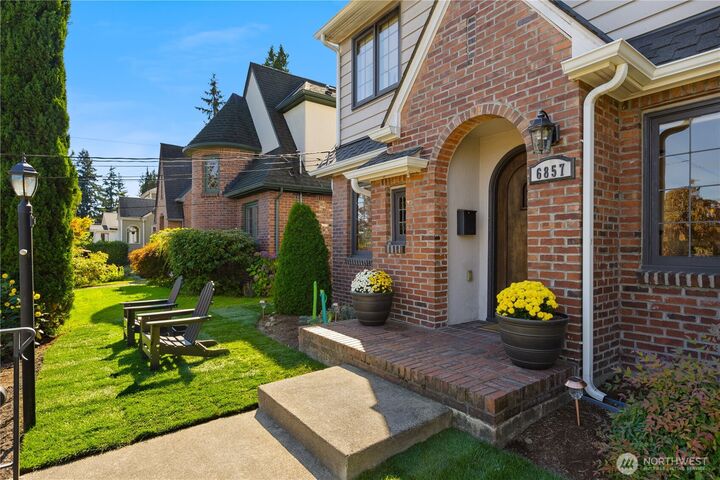 Property Photo: 6857 32nd Avenue NE WA 98115