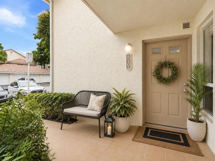 Property Photo:  20101 Glenmoor Drive  FL 33409 