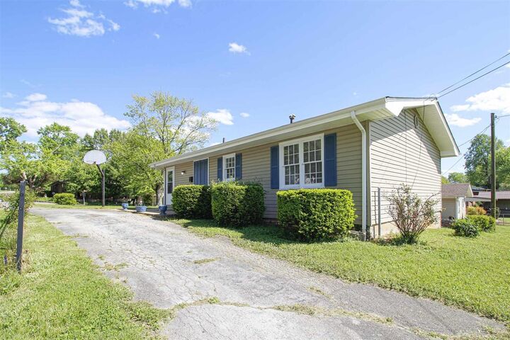 Property Photo:  305 Sunrise Avenue  KY 42749 