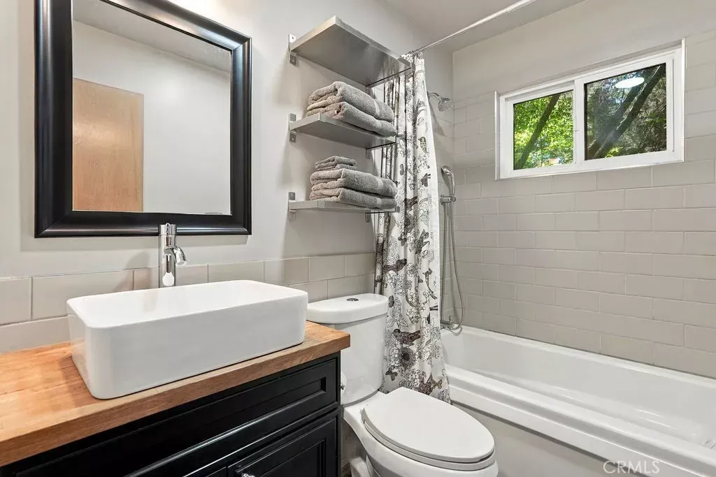 Property Photo: 813 Poe Court CA 92352