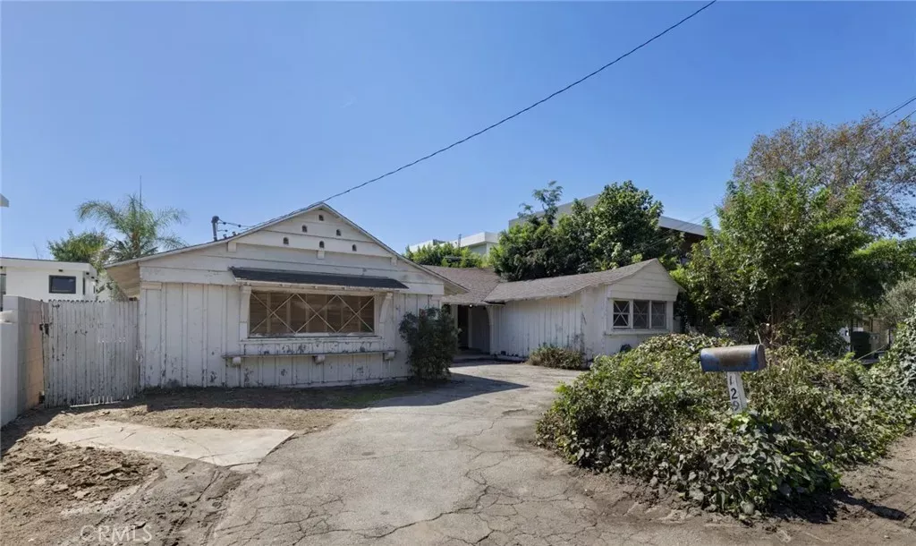 Property Photo:  12932 Addison Street  CA 91423 