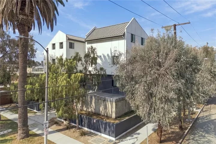 Property Photo:  2301 S Cloverdale  CA 90016 