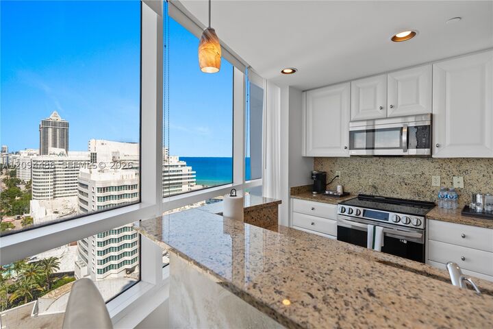 Property Photo:  4401 Collins Ave 1815  FL 33140 