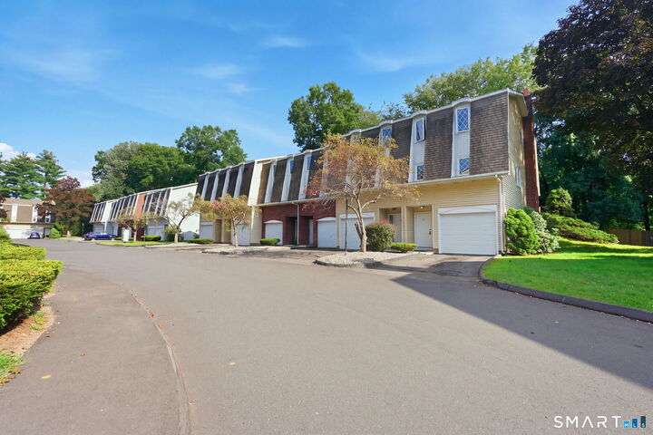 Property Photo:  18 Northbrook Court 18  CT 06108 