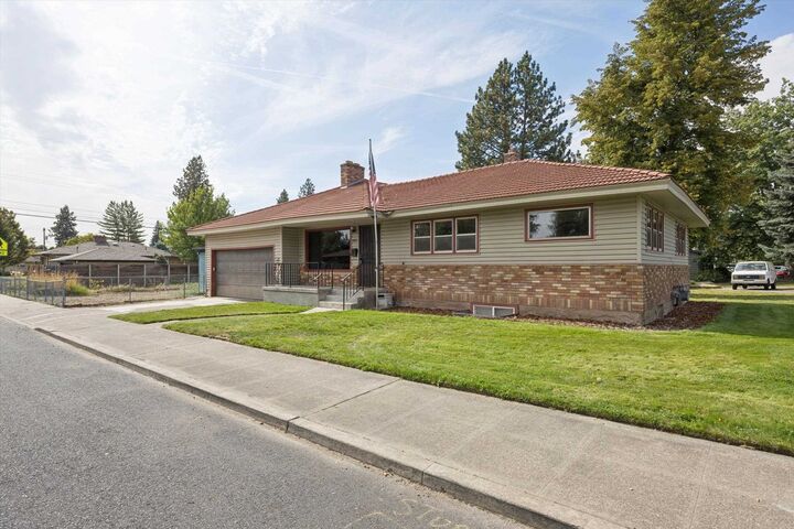 Property Photo: 5721 N Whitehouse St WA 99205
