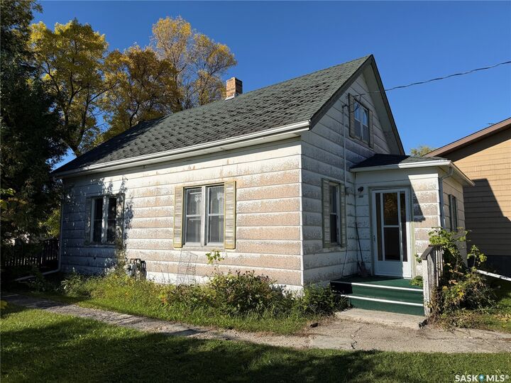 Property Photo:  203 6th Avenue W  SK S0A 0L0 