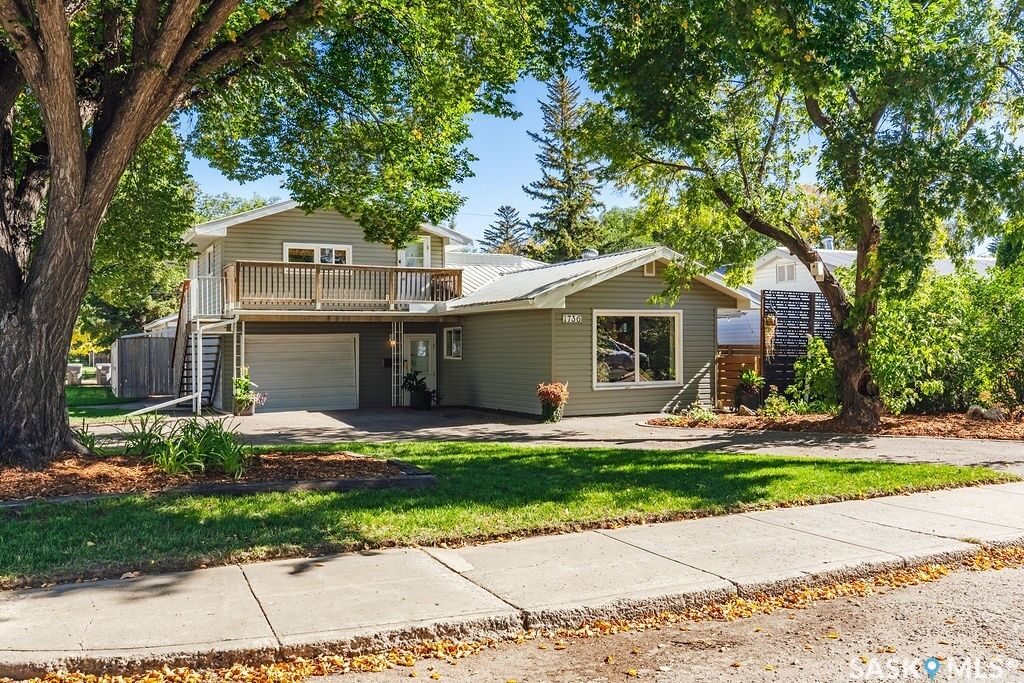 Property Photo:  1736 1st Avenue N  SK S7K 1Z6 