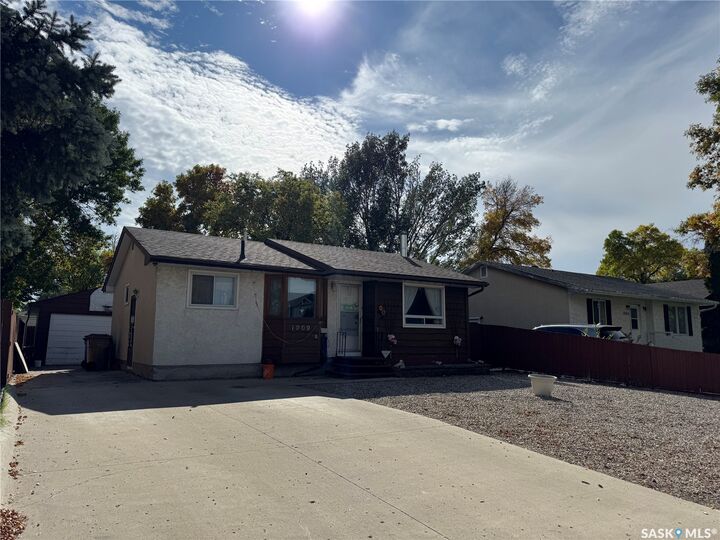 Property Photo:  1909 7th Avenue E  SK S4N 4M7 