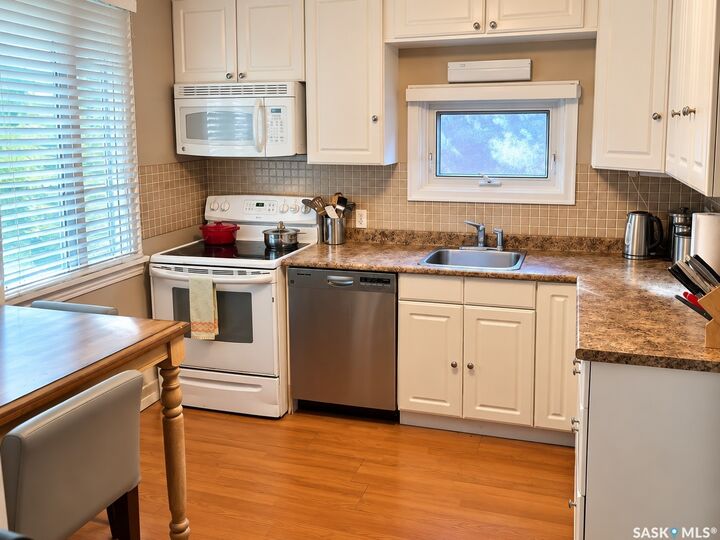 Property Photo:  521 5th Street E  SK S7H 1G2 