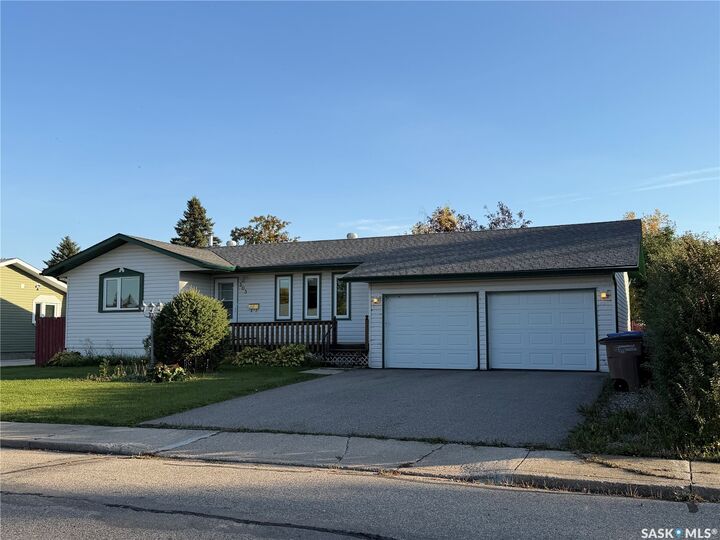Property Photo:  305 Churchill Drive  SK S0E 1A0 